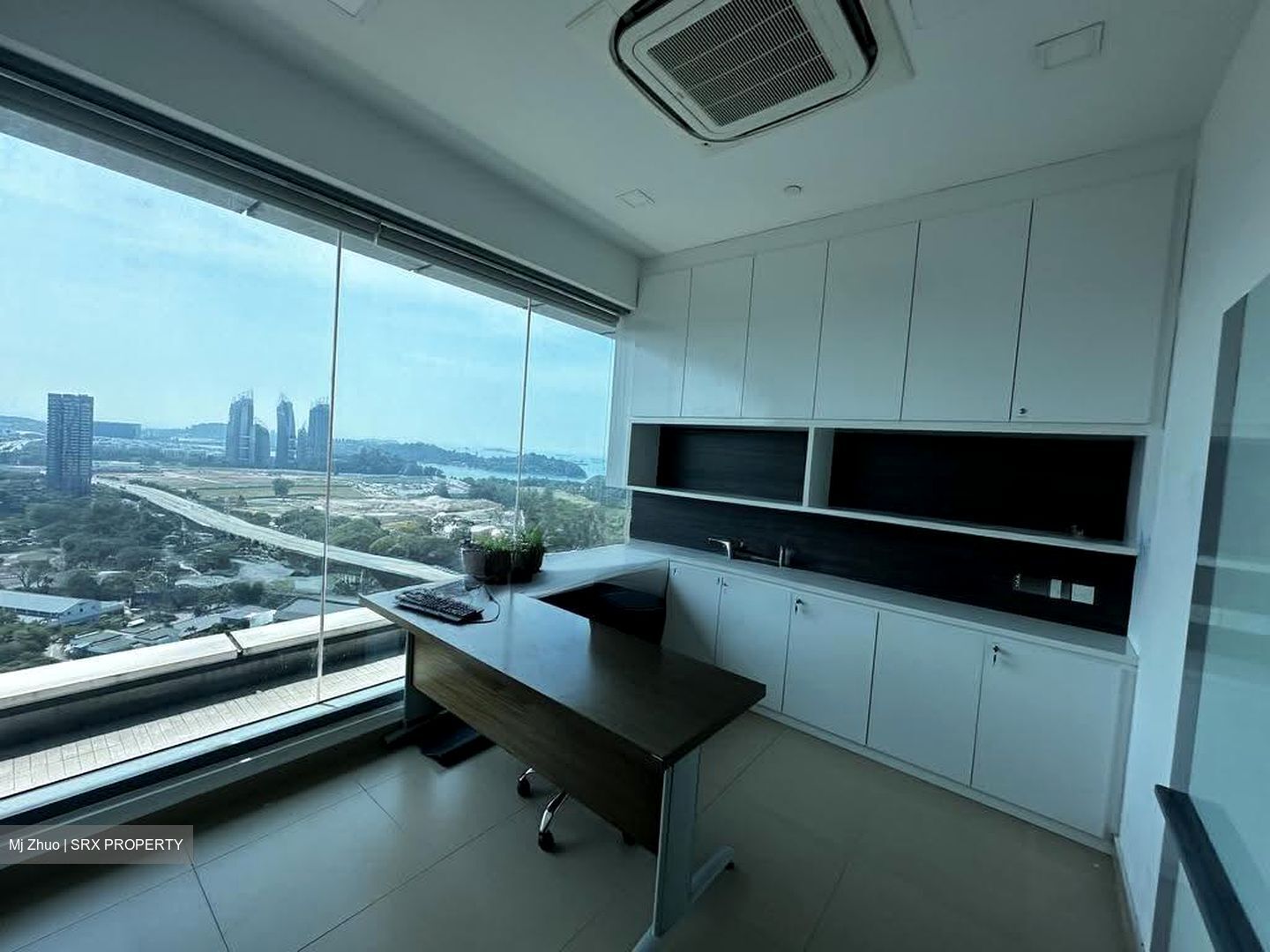 Fragrance Empire Building (D5), Office #624903481